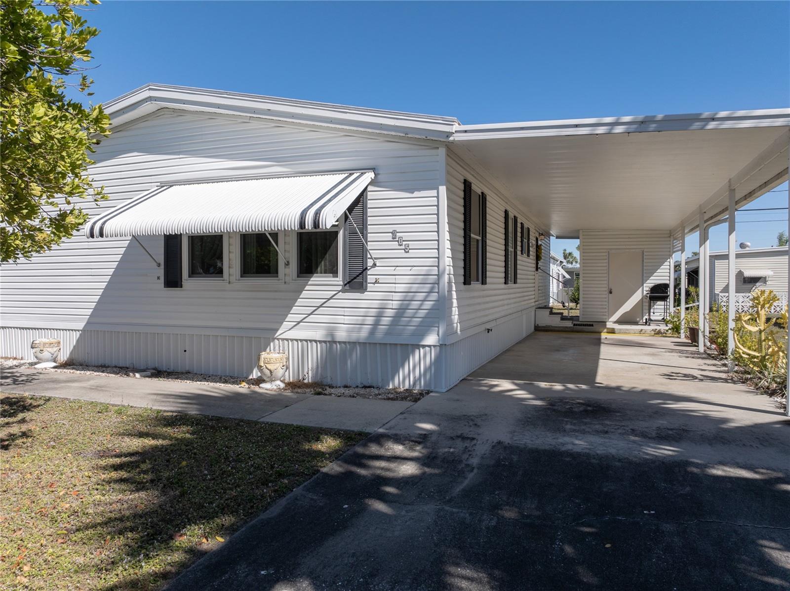 Photo of 205 CARRIAGE LANE NORTH FORT MYERS FL 33917