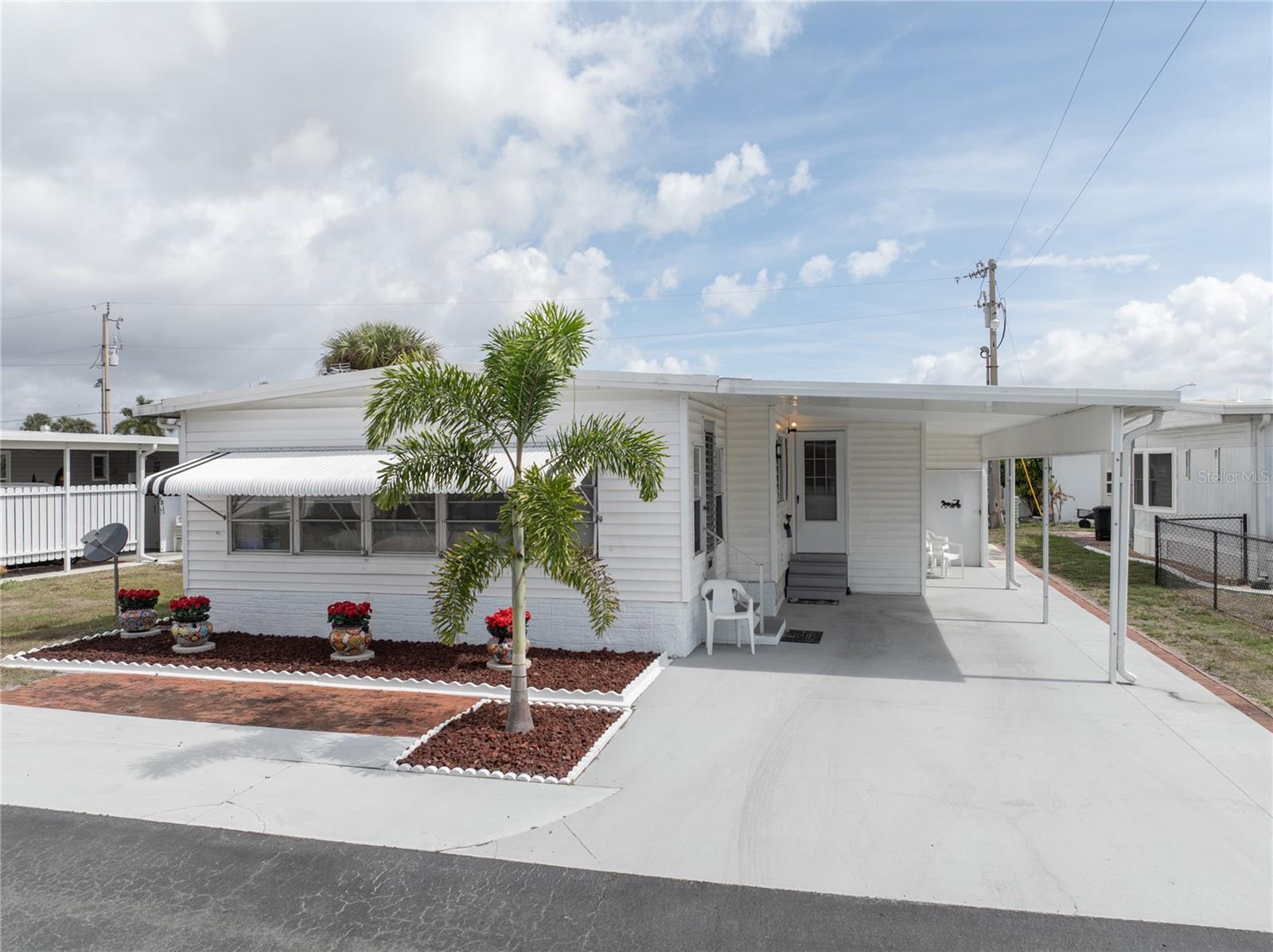 Photo of 203 HARVEST LANE NORTH FORT MYERS FL 33917