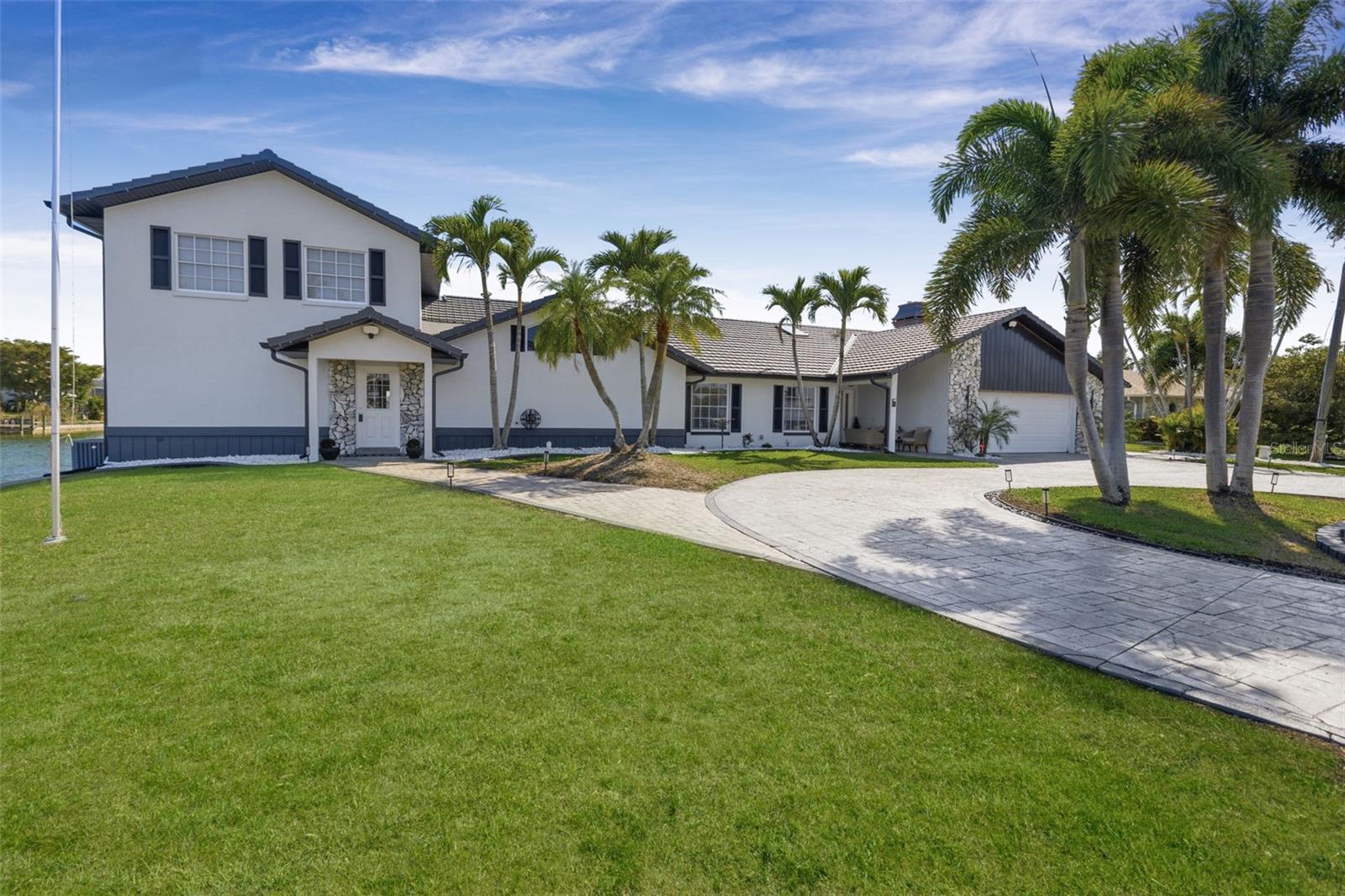 Photo of 29 SE 10TH AVENUE CAPE CORAL FL 33990