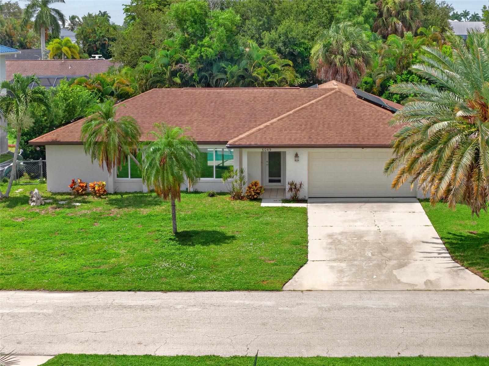 Photo of 6049 PERTHSHIRE LANE FORT MYERS FL 33908