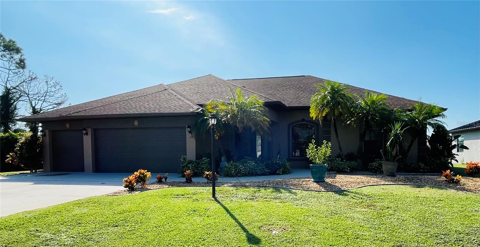 Photo of 19 MEDALIST WAY ROTONDA WEST FL 33947