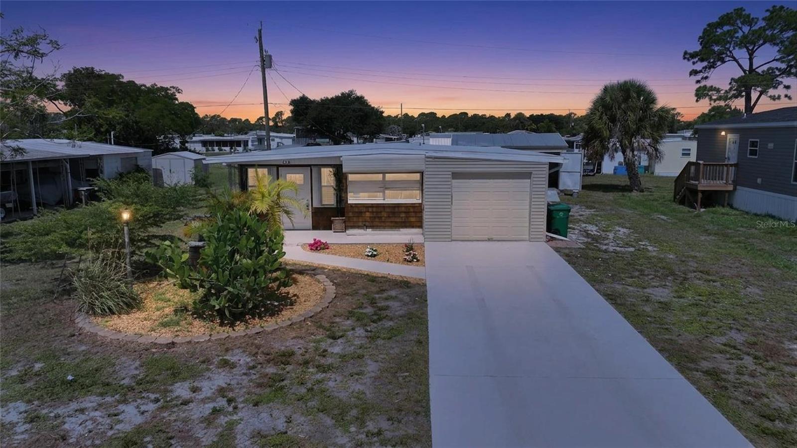 Photo of 658 VIA CALA ENGLEWOOD FL 34224