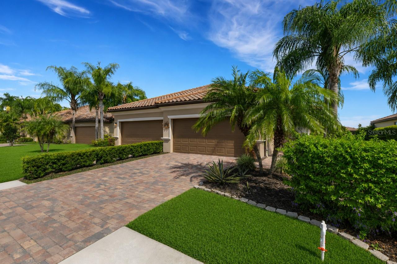 Photo of 6619 CANDLESTICK DRIVE BRADENTON FL 34212