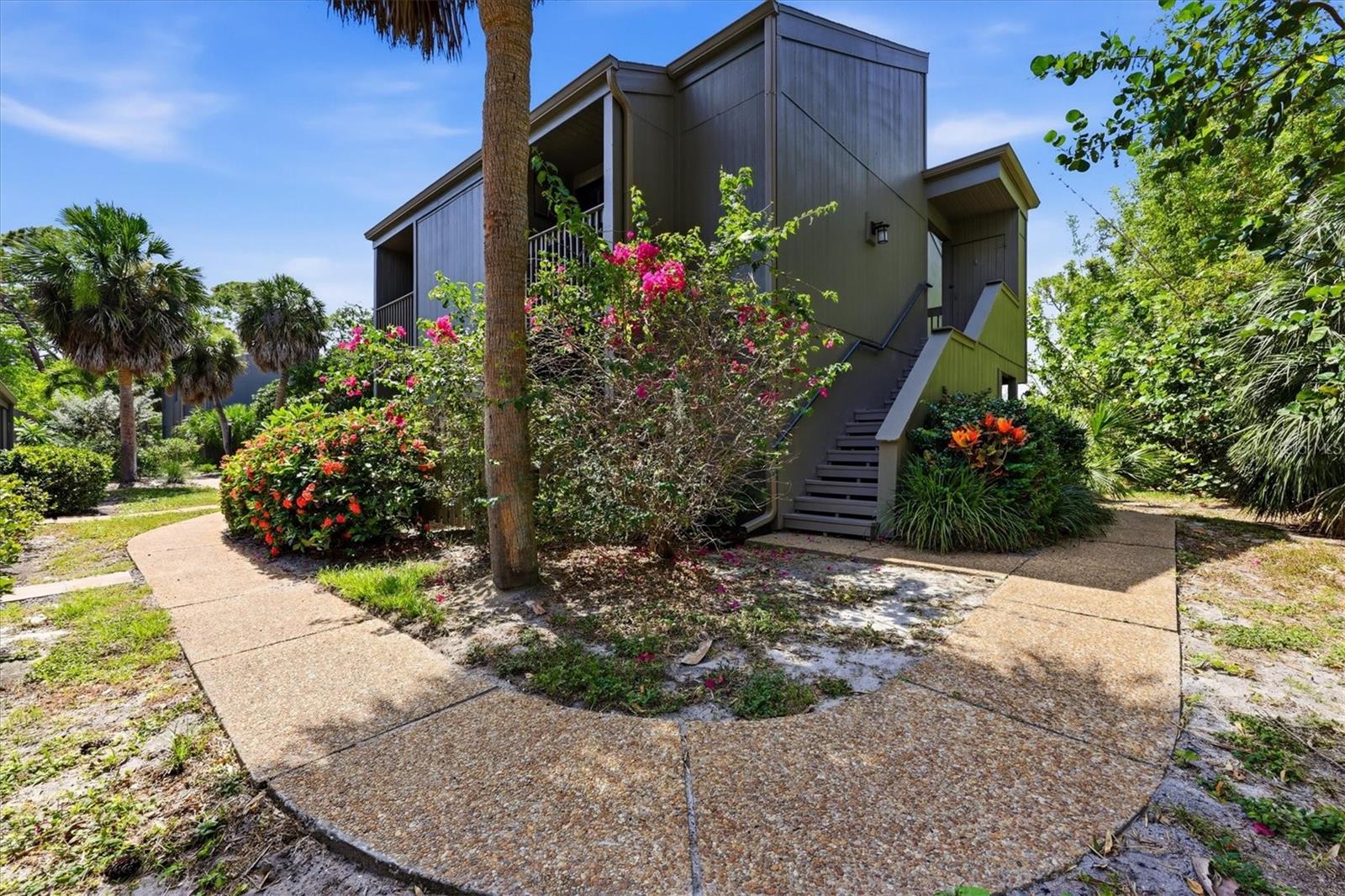 Photo of 120 WOODLAND PLACE #120 OSPREY FL 34229