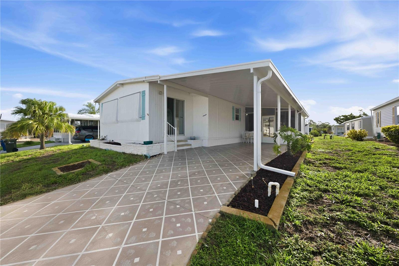 Photo of 16 N GRANADA PLAZA ENGLEWOOD FL 34223