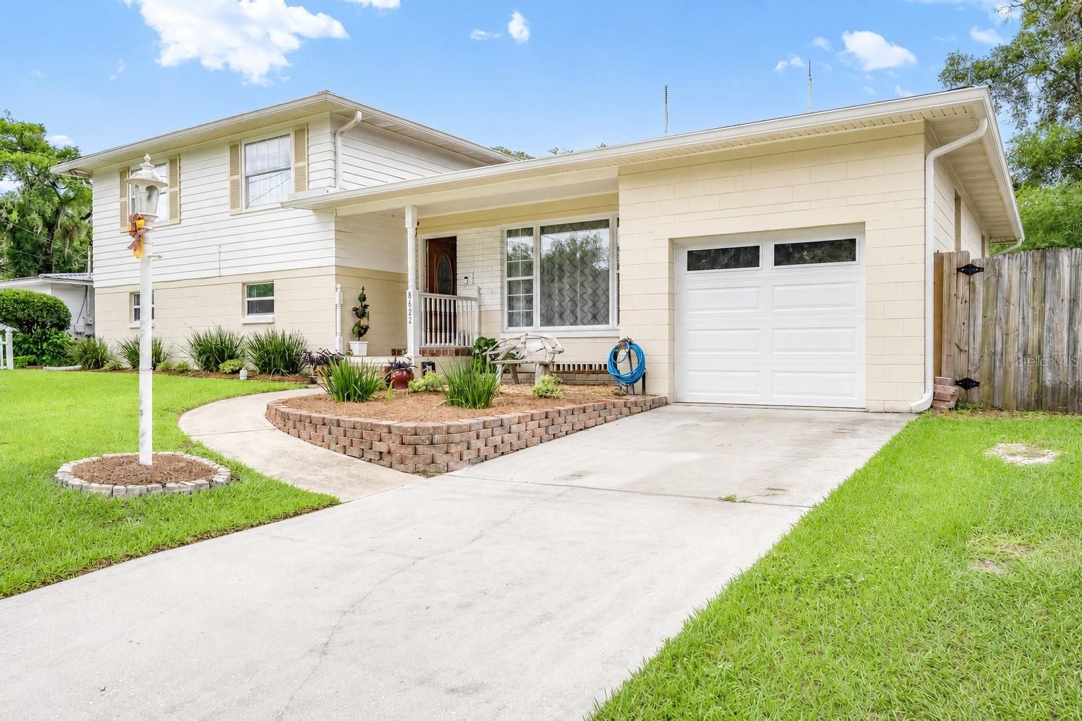 Photo of 8622 SAINT PATRICK LANE JACKSONVILLE FL 32216
