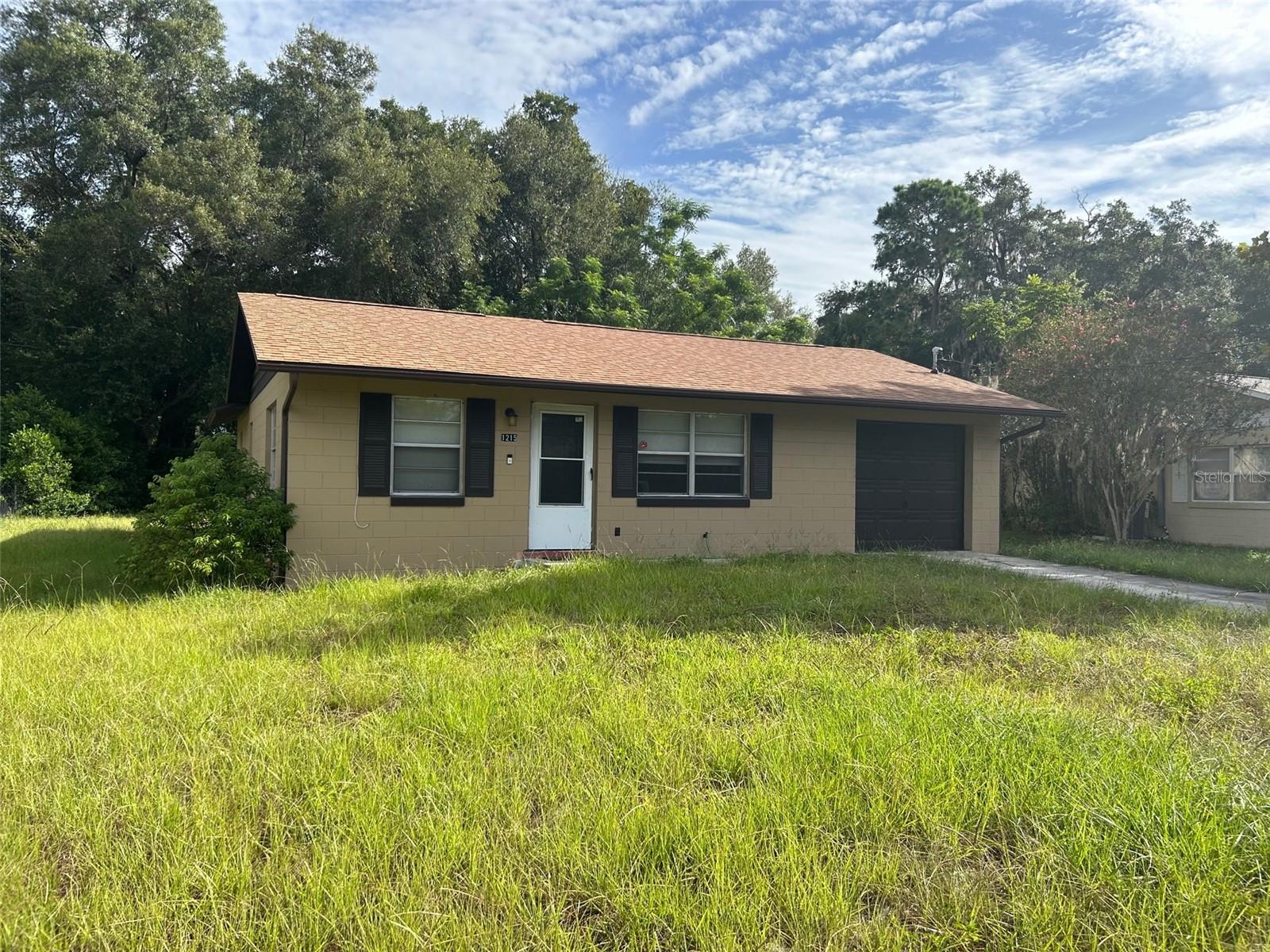 Photo of 1215 E HAZZARD AVENUE EUSTIS FL 32726