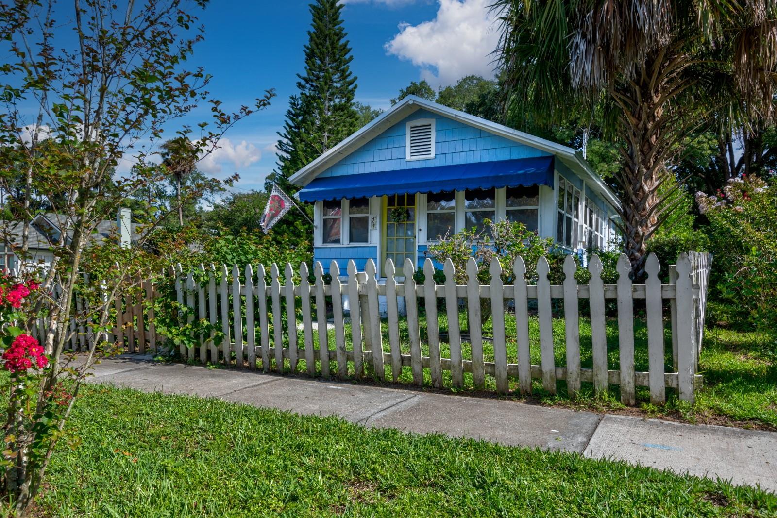 Photo of 401 E 9TH AVENUE MOUNT DORA FL 32757