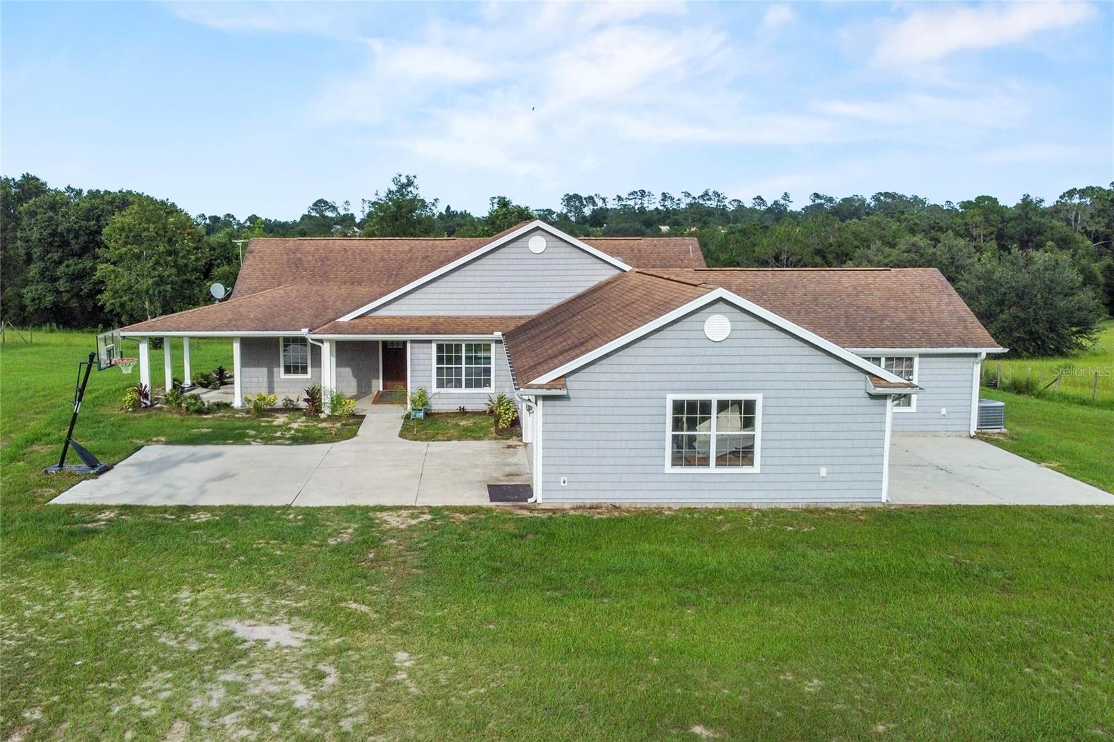 Photo of 41636 OUTLAW LANE WEIRSDALE FL 32195