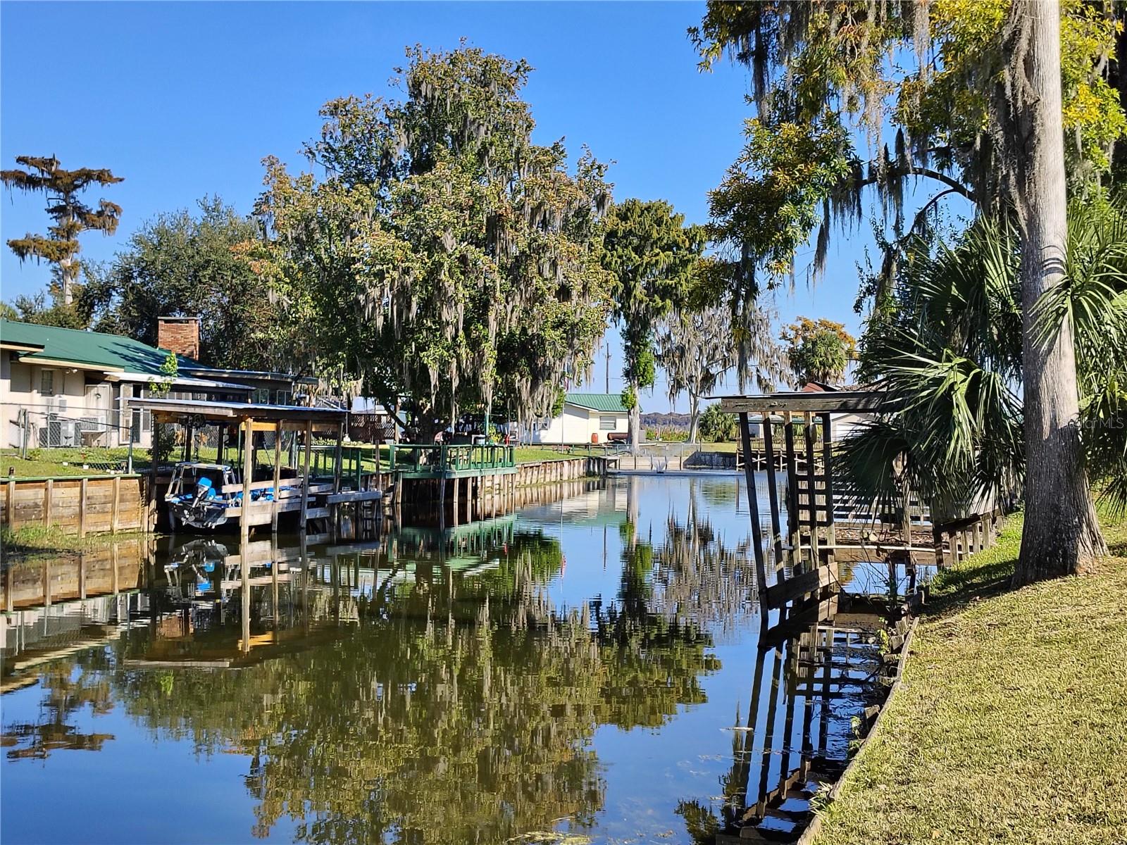 Photo of 876 CR 467 LAKE PANASOFFKEE FL 33538