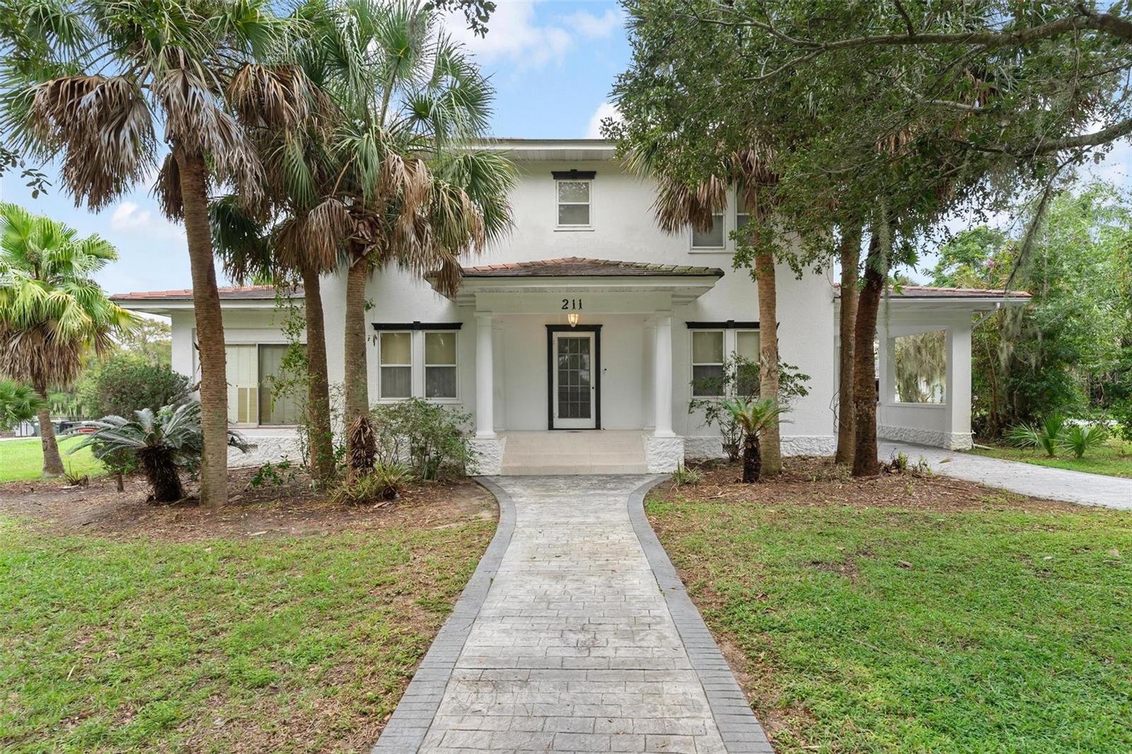 Photo of 211 S CENTRAL AVENUE UMATILLA FL 32784
