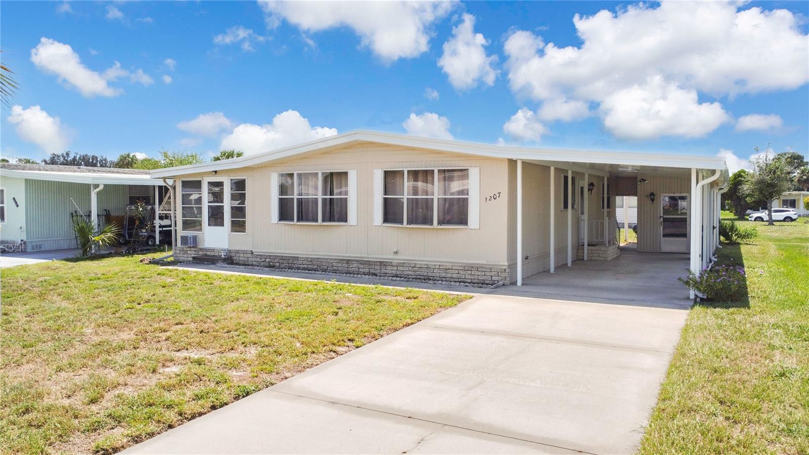 Photo of 1207 APACHE CIRCLE TAVARES FL 32778