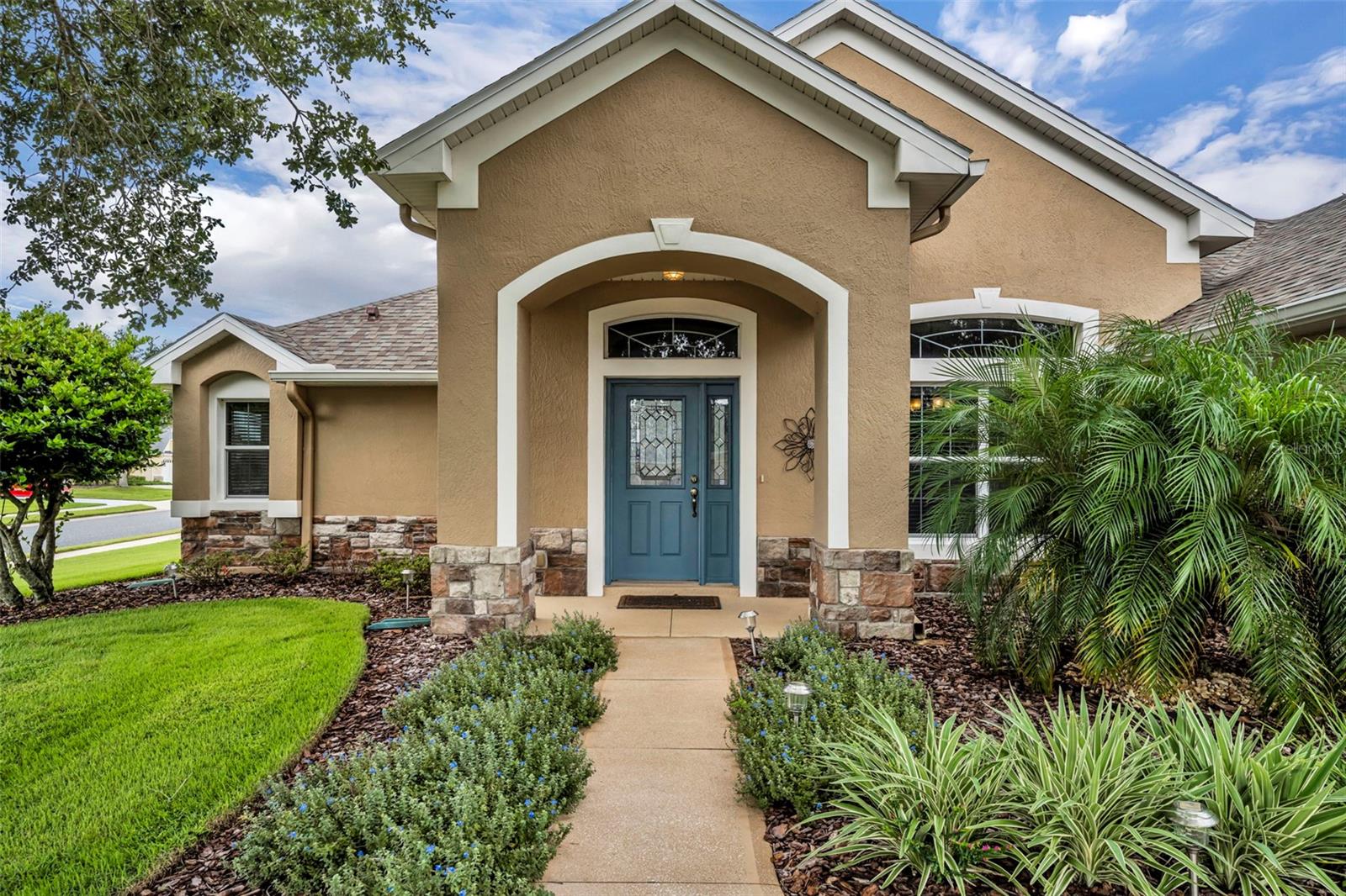 Photo of 8923 BRIDGEPORT BAY CIRCLE MOUNT DORA FL 32757