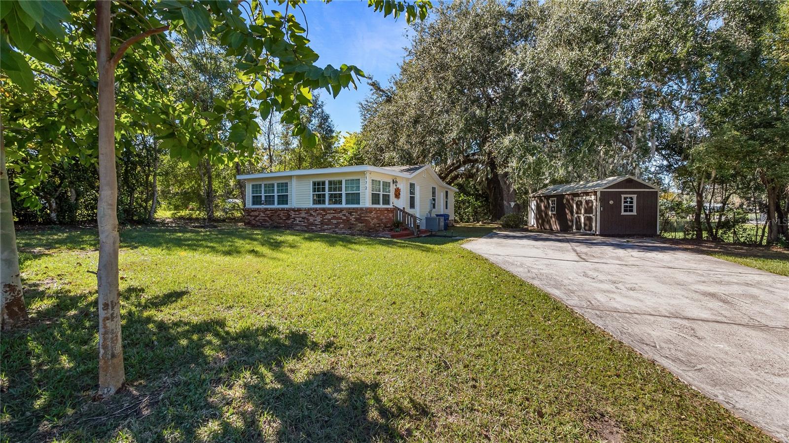 Photo of 172 S VIRGINIA AVENUE CENTER HILL FL 33514