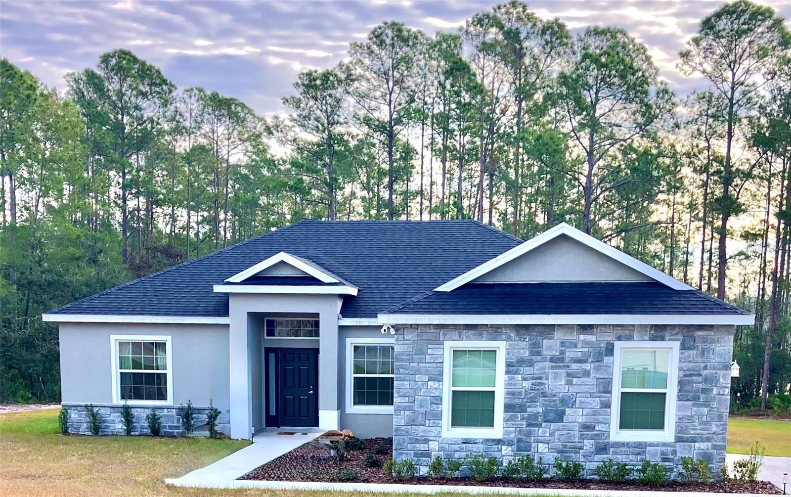 Photo of 40407 W 8TH AVENUE UMATILLA FL 32784
