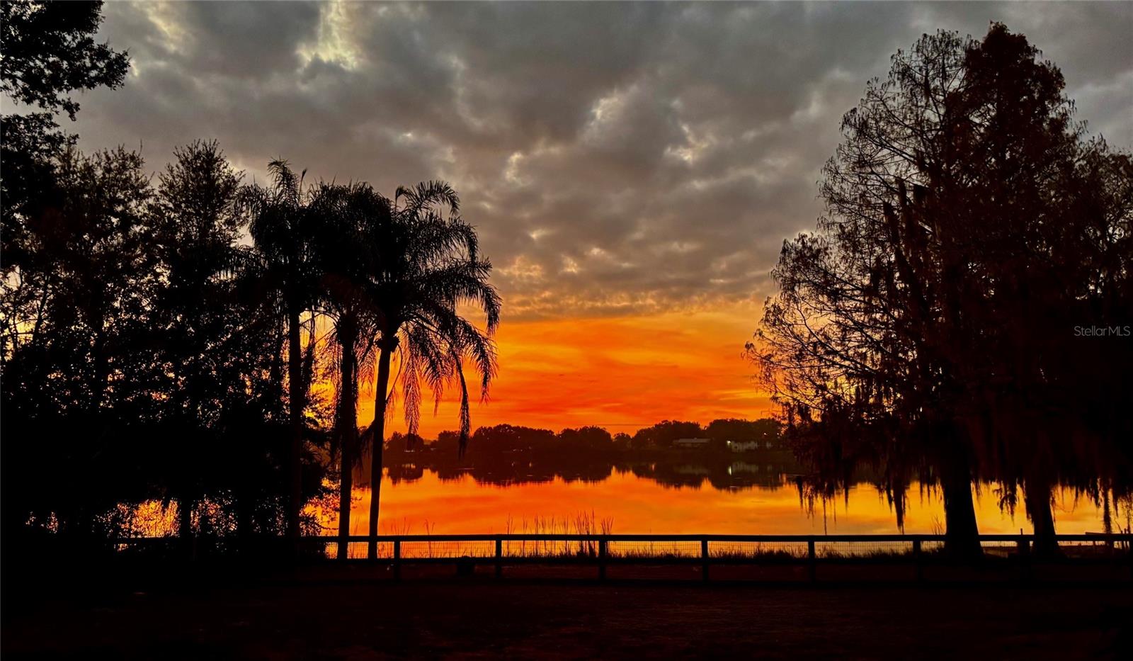Photo of 475 GUERRANT STREET UMATILLA FL 32784