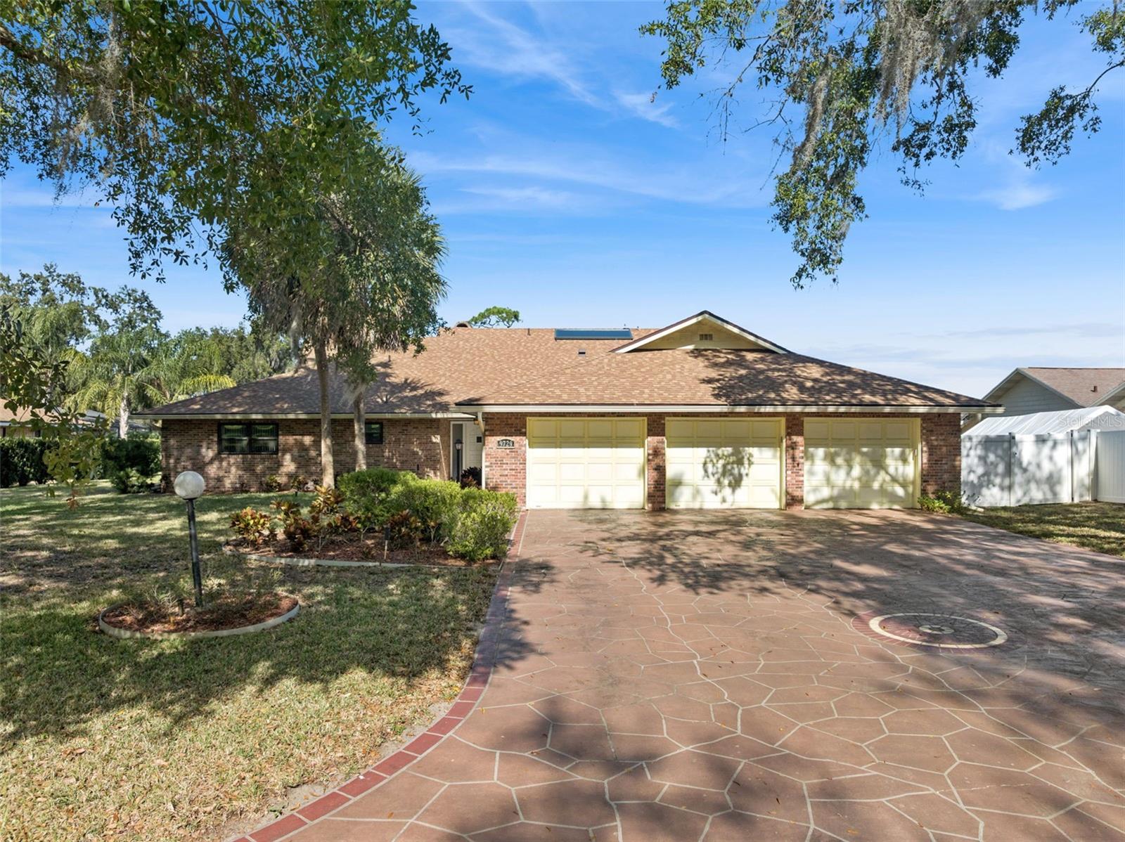 Photo of 9729 WEDGEWOOD LANE LEESBURG FL 34788