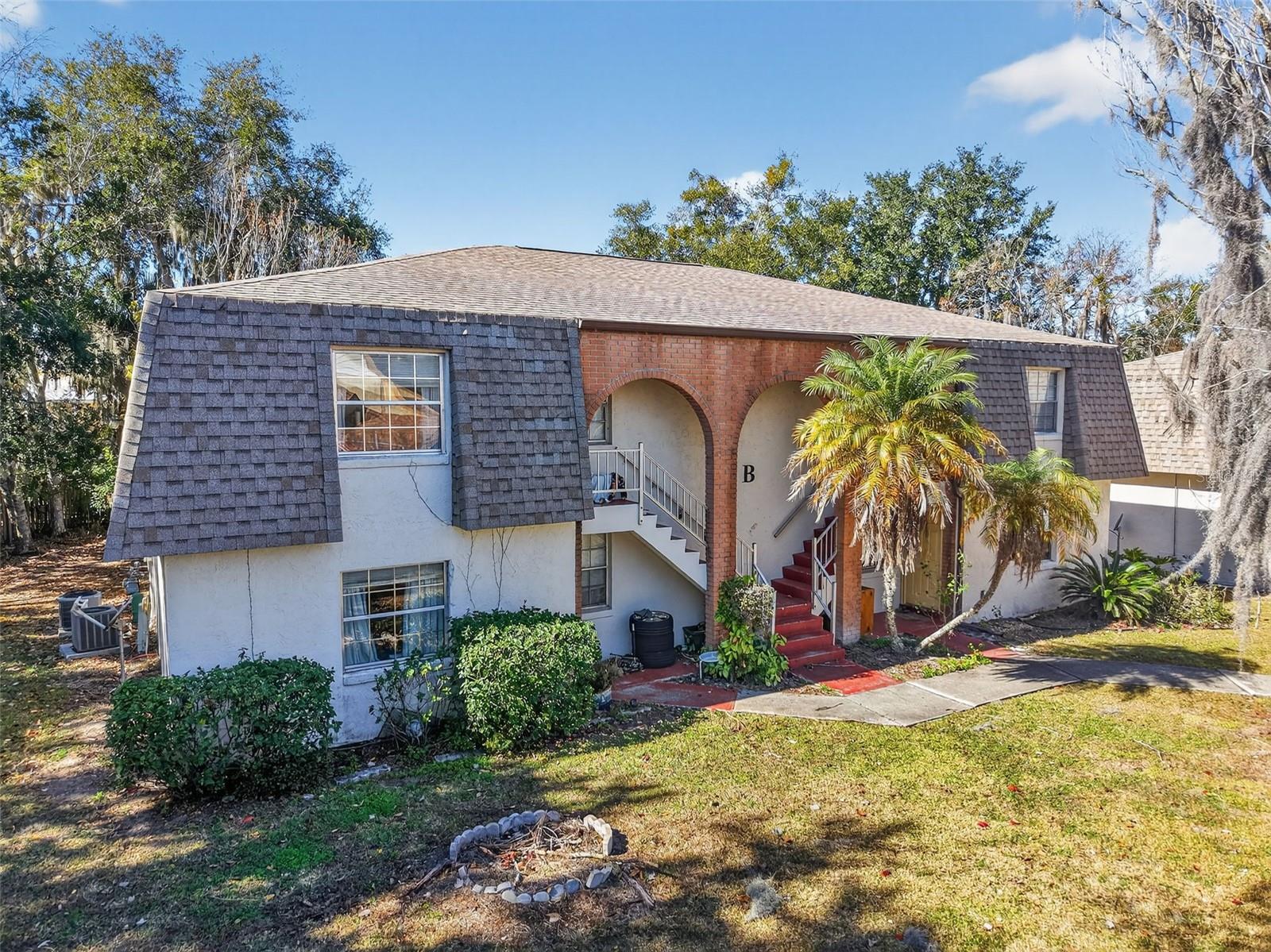 Photo of 643 W OAK TERRACE DRIVE #B1,B2,B3,B4 LEESBURG FL 34748