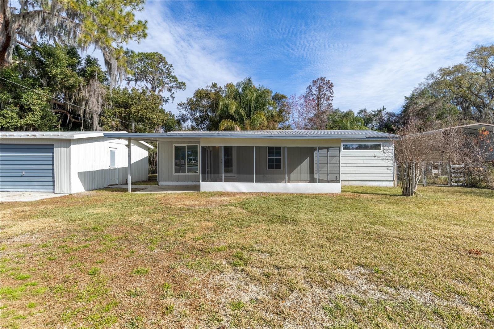 Photo of 11807 OCKLAWAHA DRIVE LEESBURG FL 34788