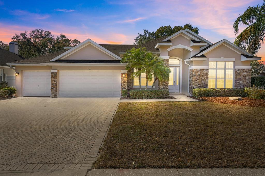 Photo of 201 W BLUE WATER EDGE DRIVE EUSTIS FL 32736