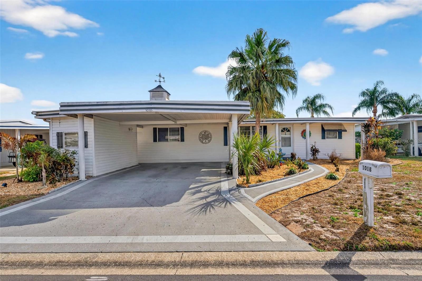 Photo of 1018 SOUTHLAND DRIVE TAVARES FL 32778