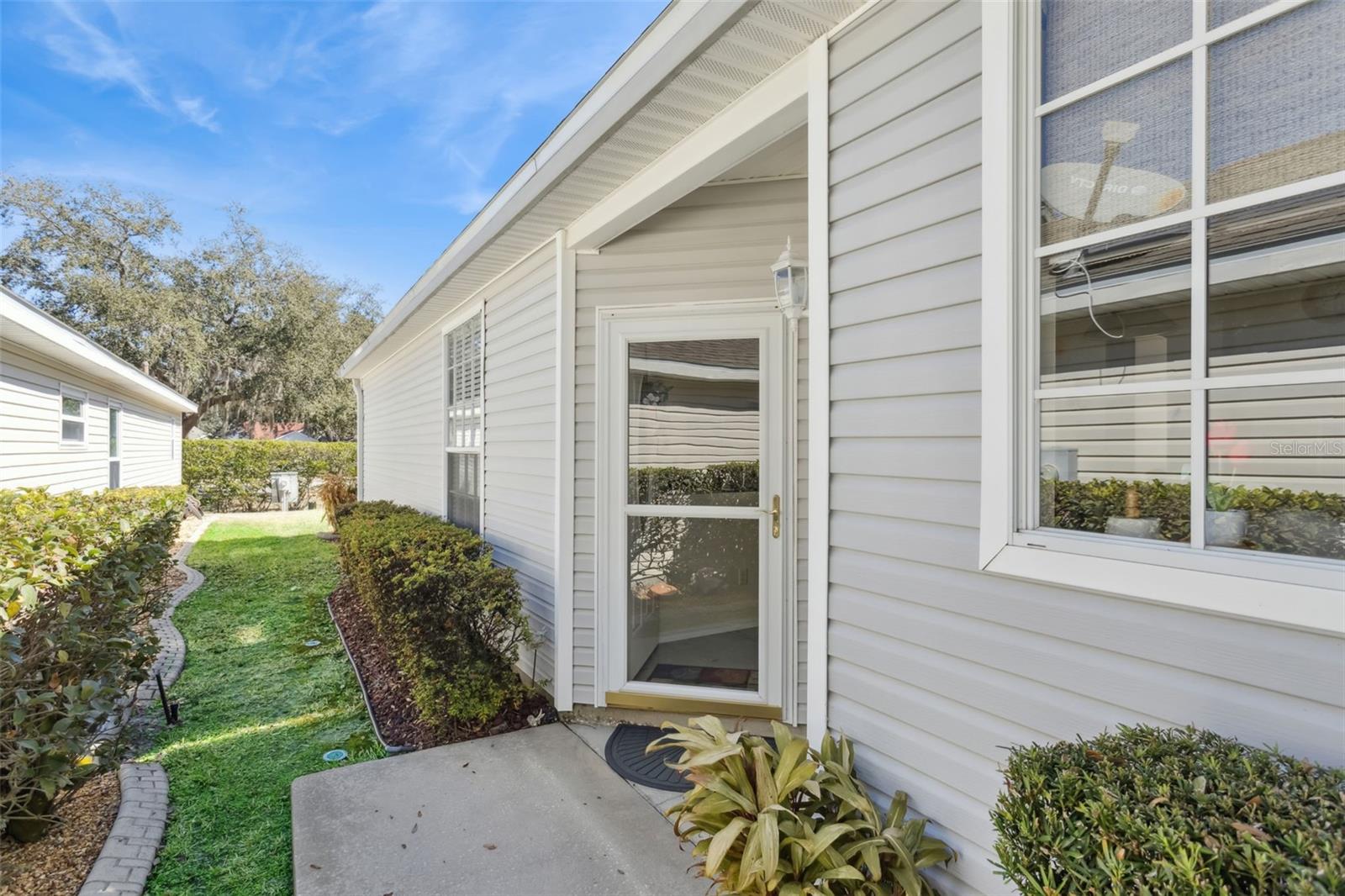Photo of 25239 CRANES ROOST CIRCLE LEESBURG FL 34748