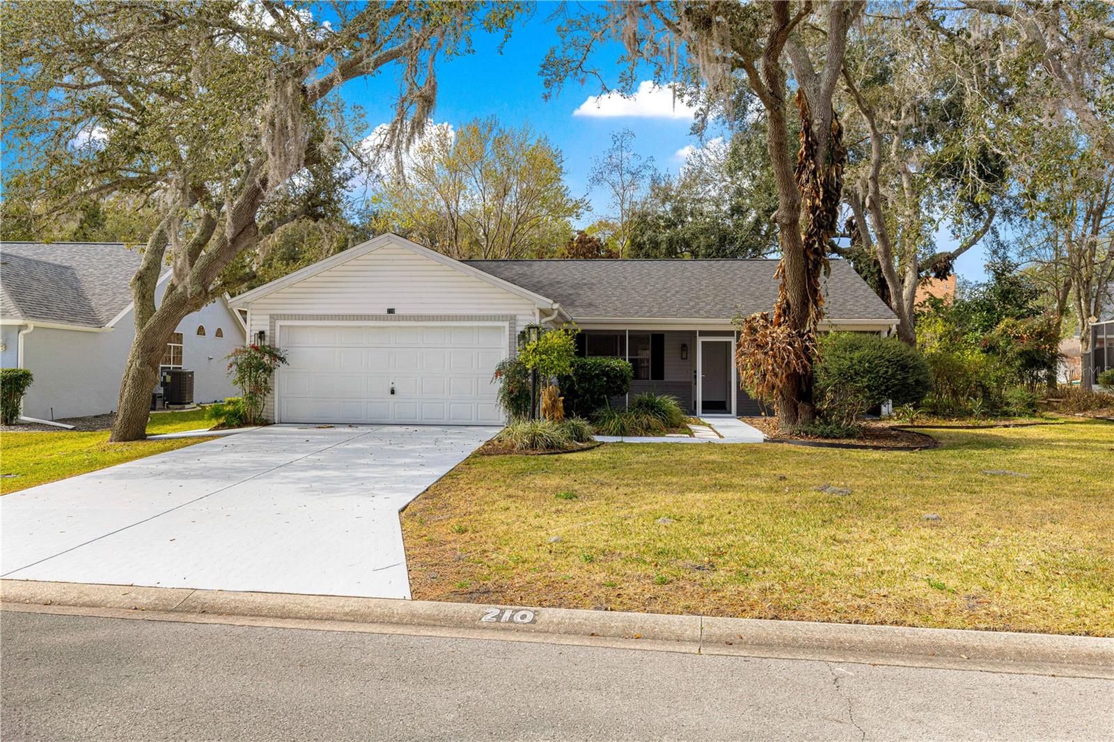 Photo of 210 PALERMO PLACE LADY LAKE FL 32159