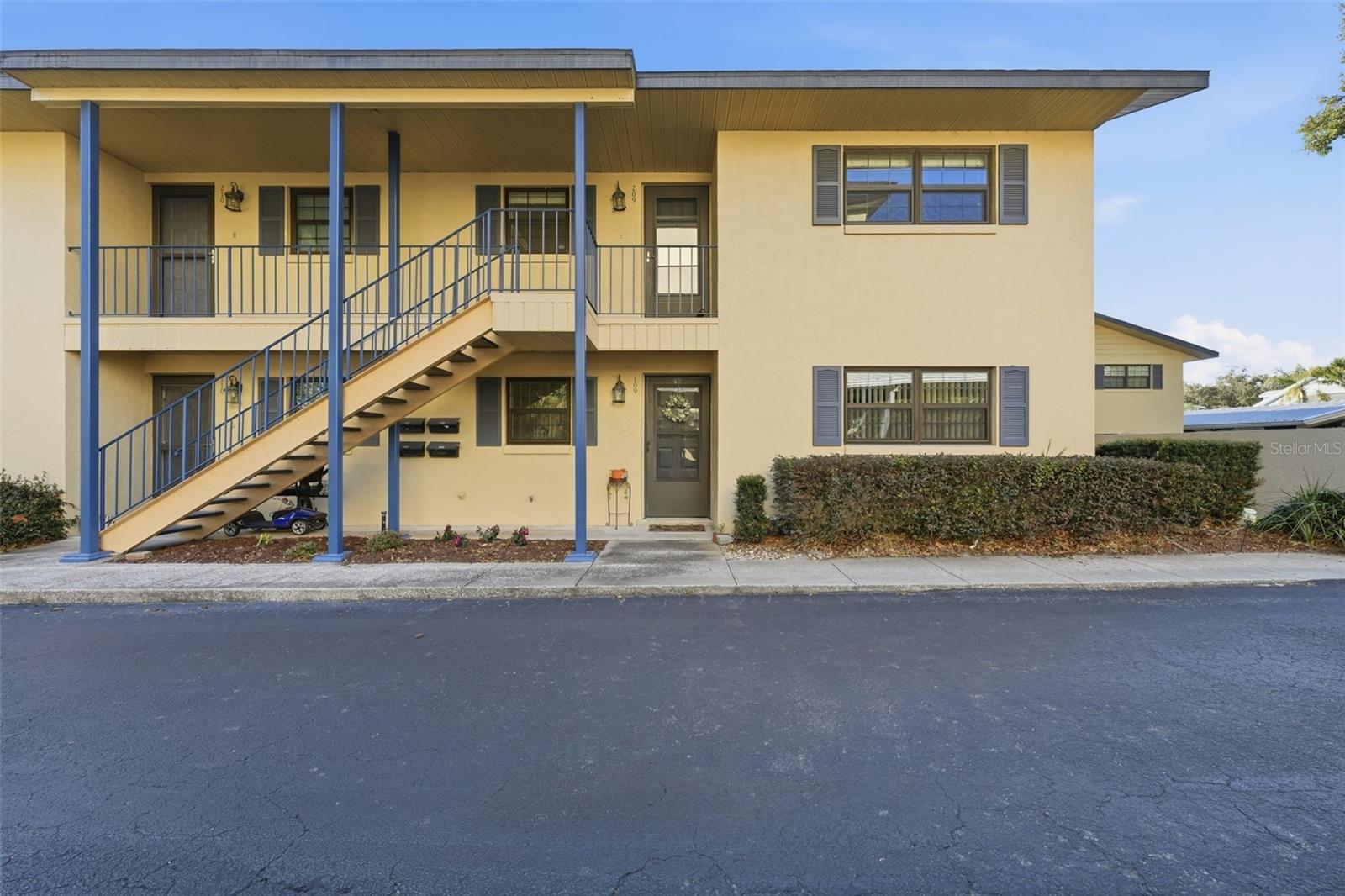 Photo of 110 N TREMAIN STREET #109 MOUNT DORA FL 32757