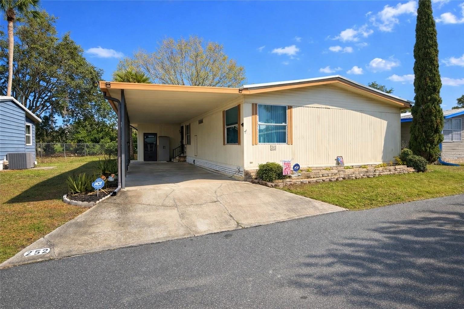 Photo of 252 PINEWOOD DRIVE EUSTIS FL 32726