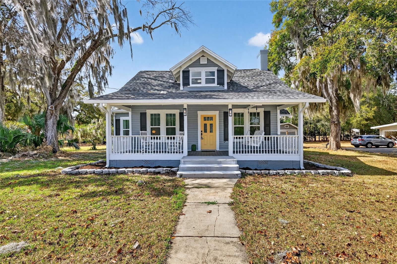 Photo of 92 S TROWELL AVENUE UMATILLA FL 32784