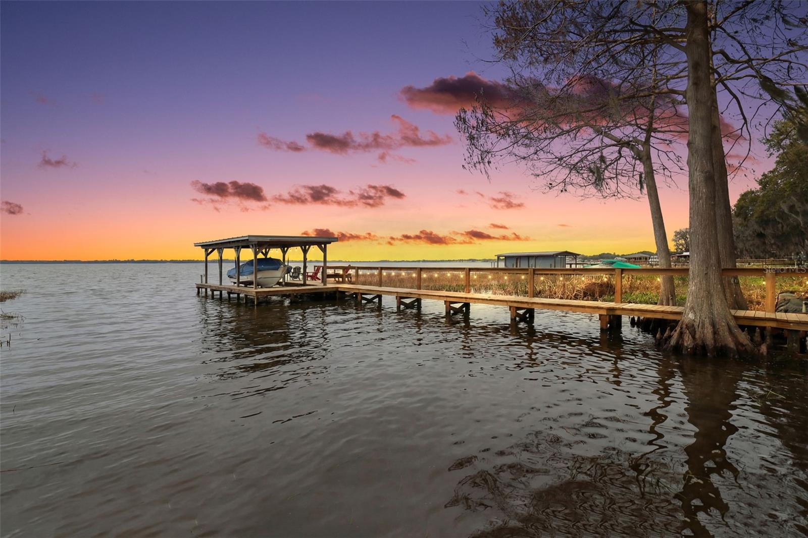 Photo of 33225 LAKESHORE DRIVE TAVARES FL 32778