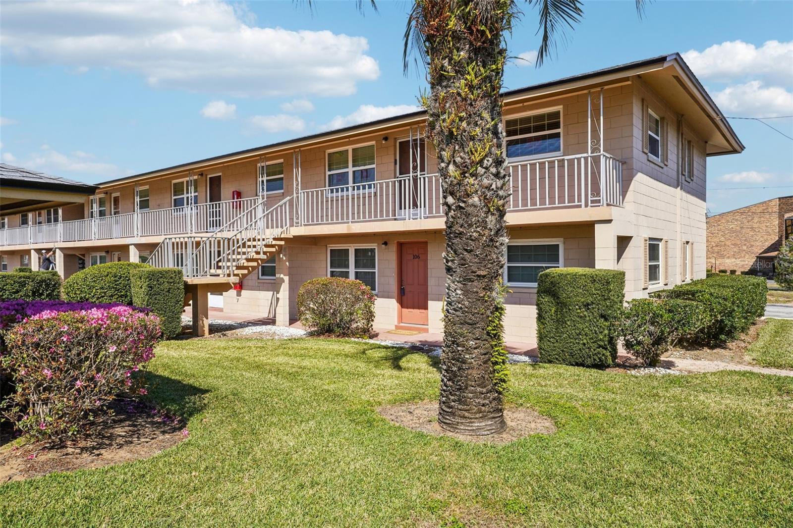 Photo of 1100 E CAROLINE STREET #106 TAVARES FL 32778