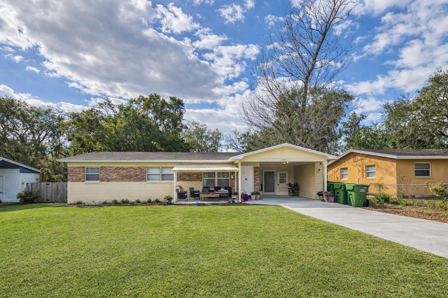 Photo of 1405 PEMBROOK DRIVE LEESBURG FL 34748