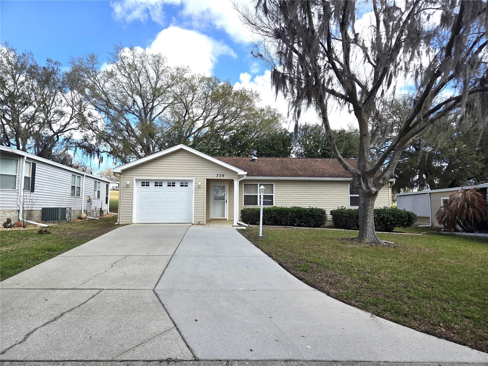 Photo of 739 HEATHROW AVENUE LADY LAKE FL 32159