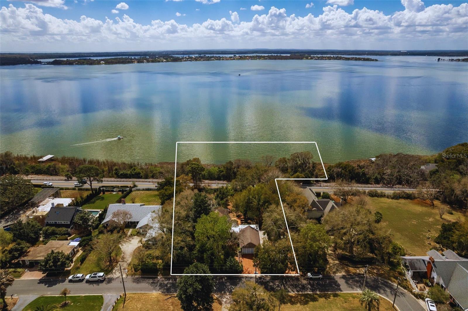 Photo of 976 FAIRVIEW AVENUE MOUNT DORA FL 32757