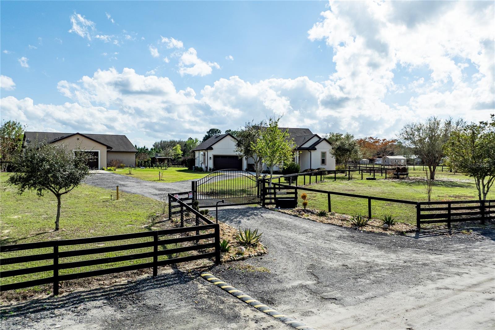 Photo of 21210 HORSE RANCH RD MOUNT DORA FL 32757