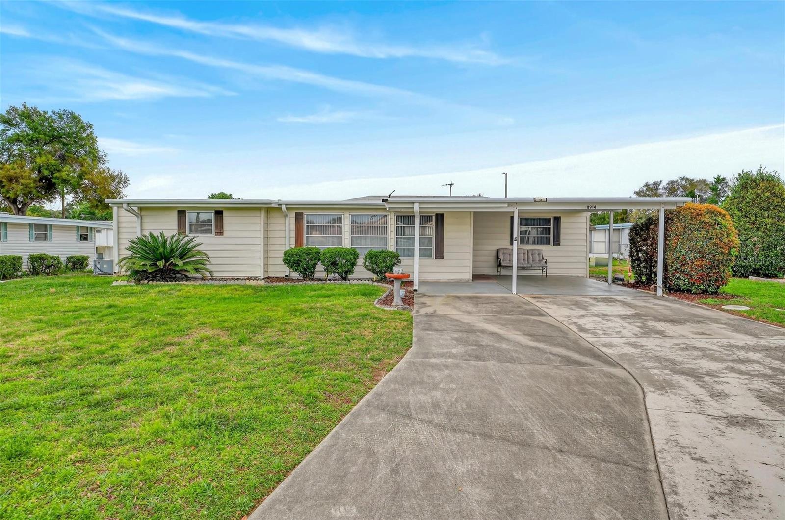 Photo of 11914 HICKORY LANE TAVARES FL 32778