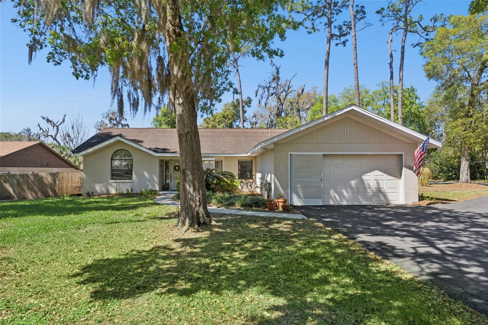 Photo of 504 COUNTY ROAD 468 FRUITLAND PARK FL 34731