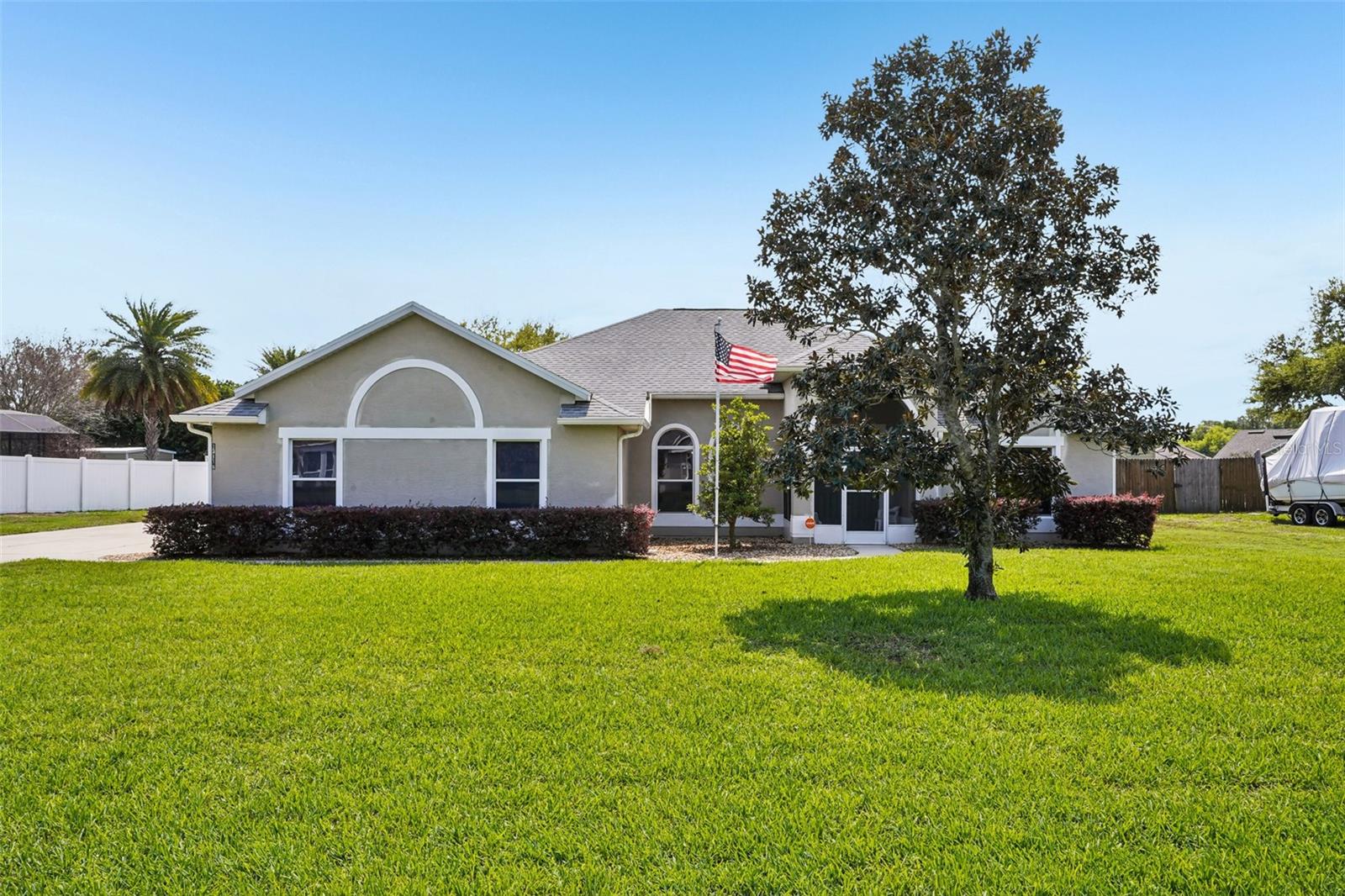 Photo of 13116 GLENVIEW LANE GRAND ISLAND FL 32735