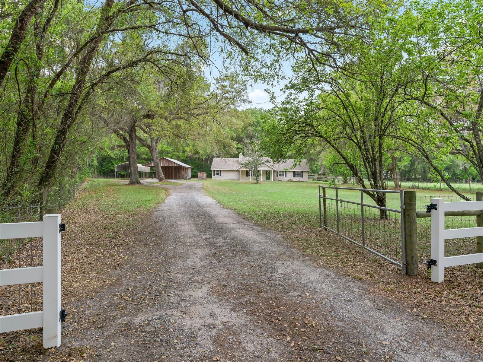 Photo of 8234 S US 301 BUSHNELL FL 33513