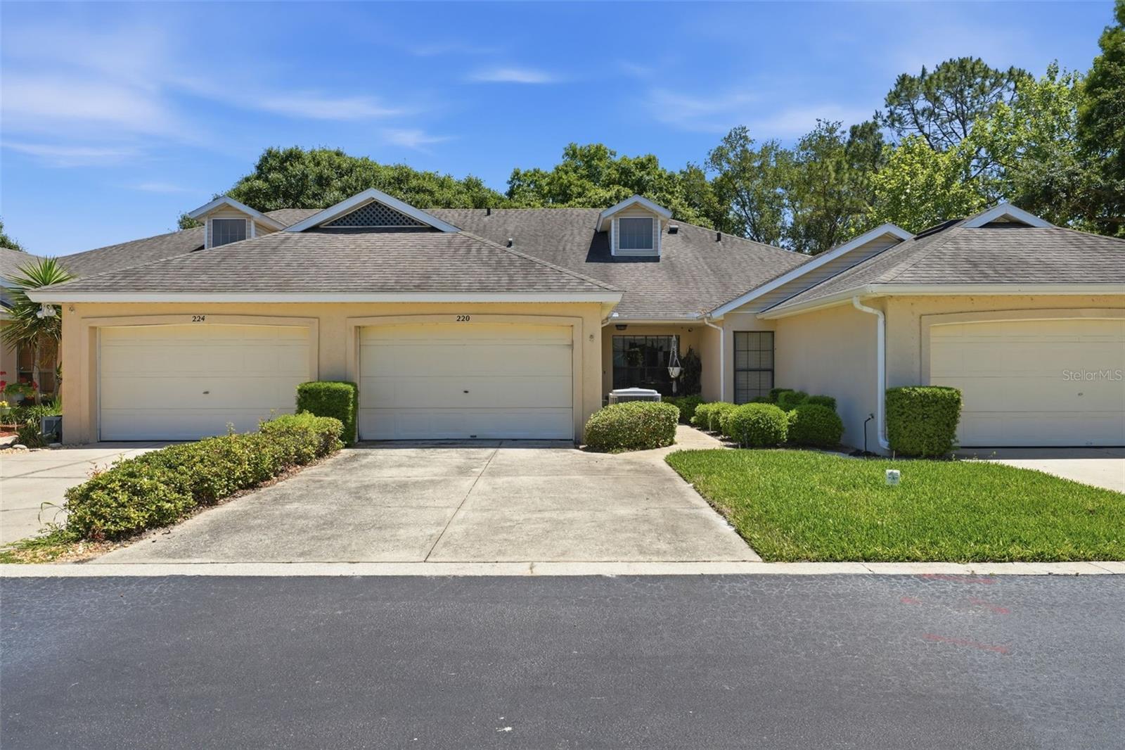 Photo of 220 JUNIPER WAY TAVARES FL 32778