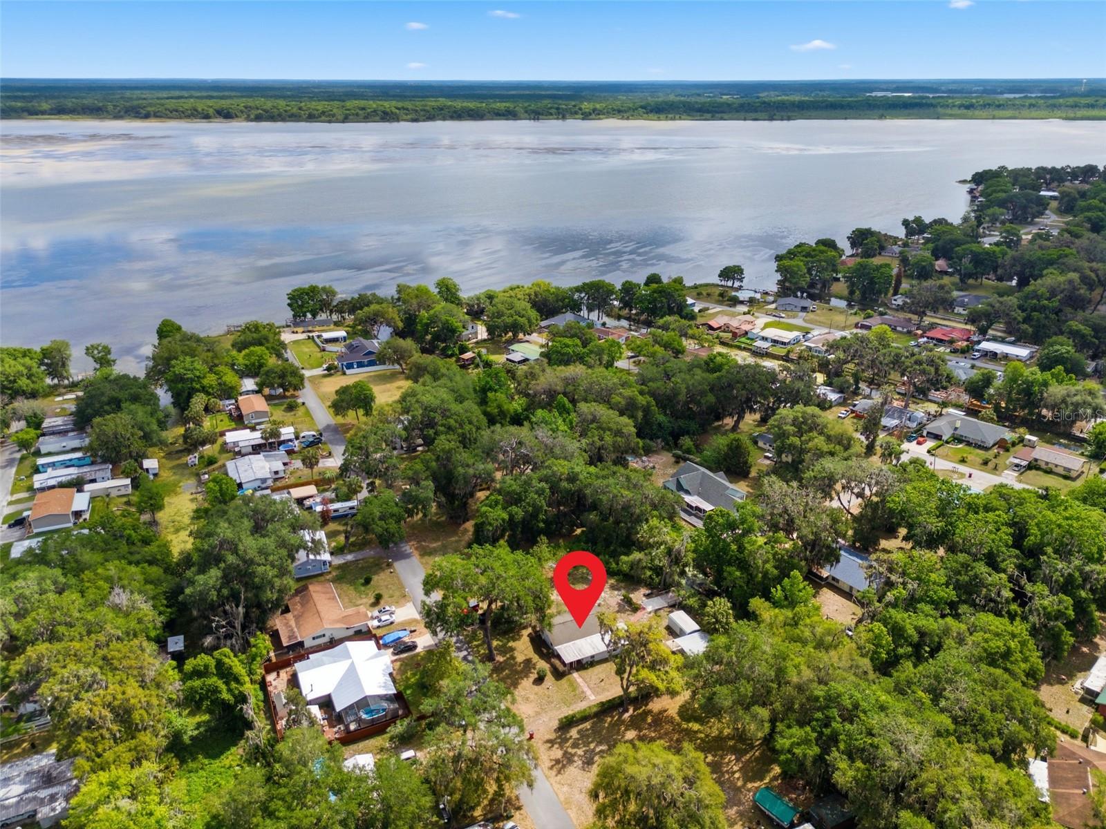 Photo of 1289 CR 436 LAKE PANASOFFKEE FL 33538
