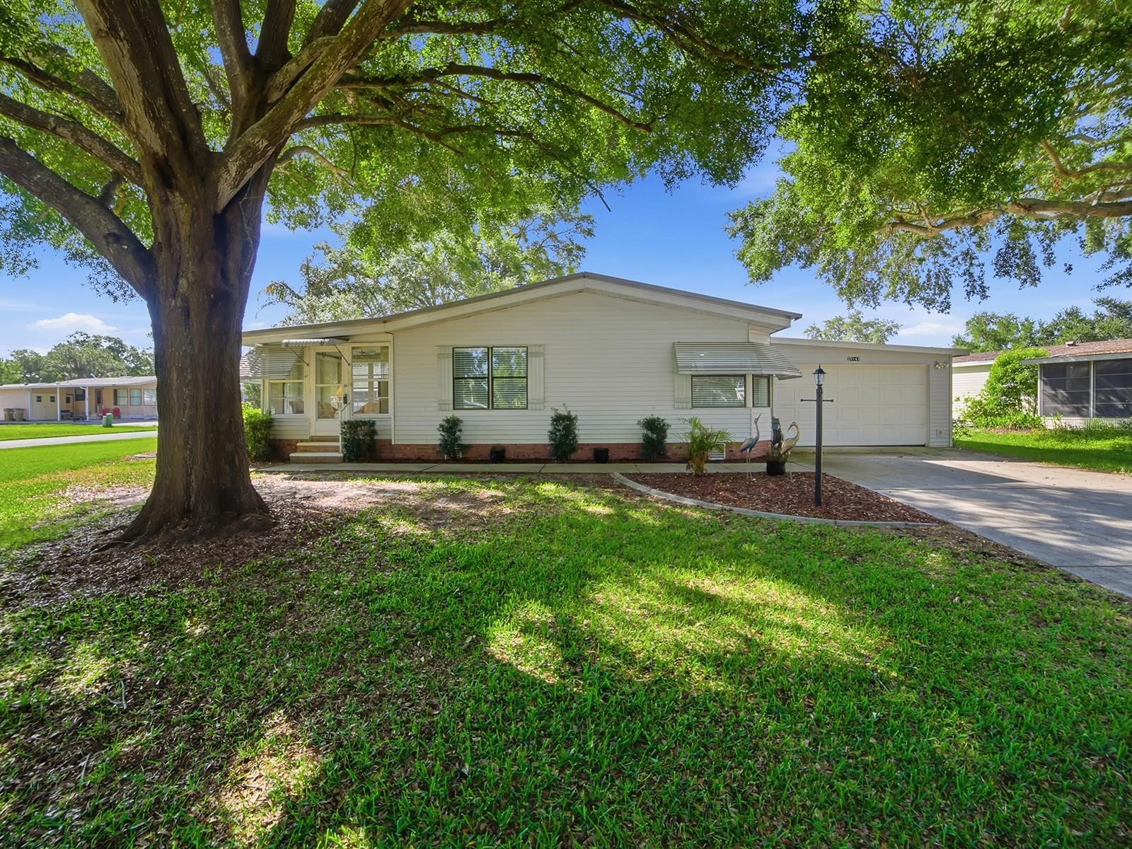 Photo of 25143 BARROW HILL LEESBURG FL 34748