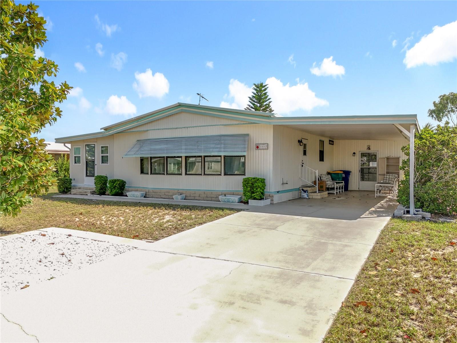 Photo of 1440 NASSAU CIRCLE TAVARES FL 32778
