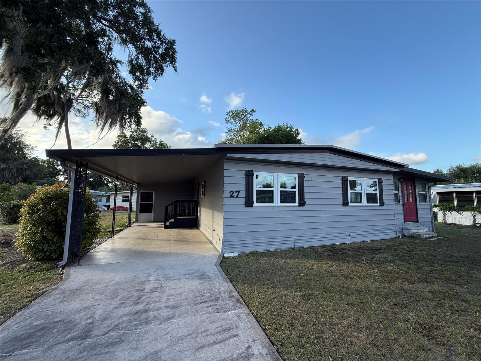 Photo of 27 S BOBWHITE ROAD WILDWOOD FL 34785