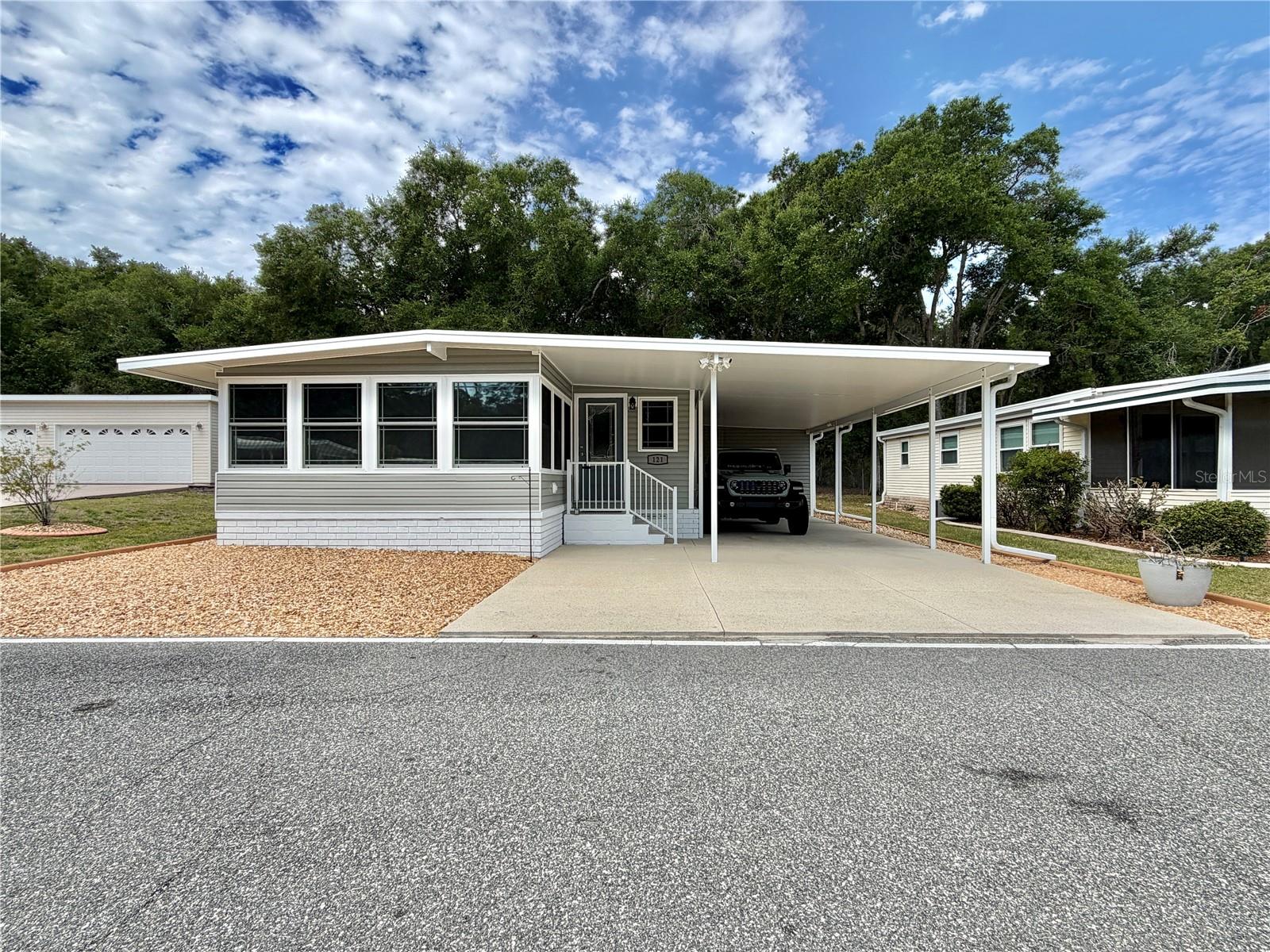Photo of 121 TAMARISK WAY LEESBURG FL 34748