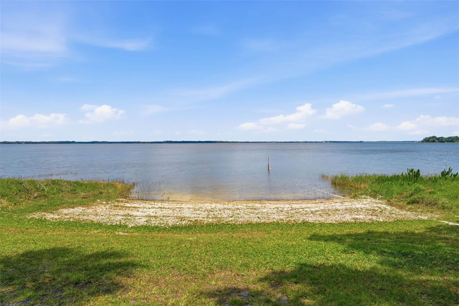 Photo of 119 LAKE SHORE CIRCLE LEESBURG FL 34788