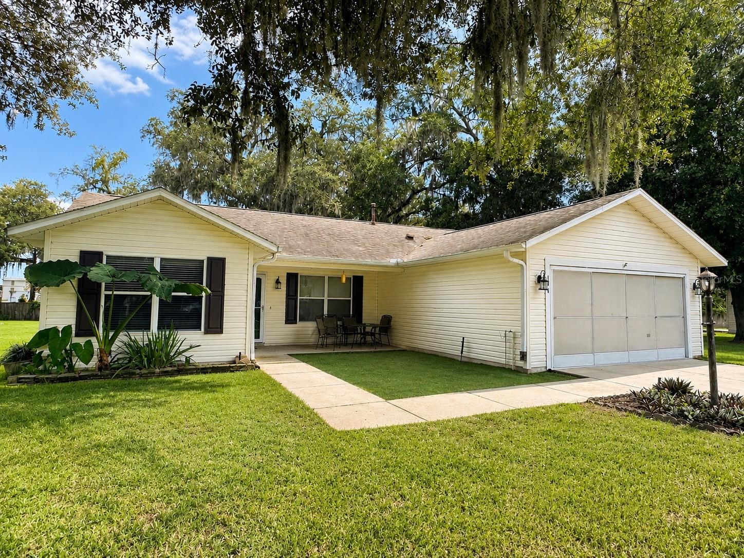 Photo of 104 CHERRY BLOSSOM LANE LADY LAKE FL 32159