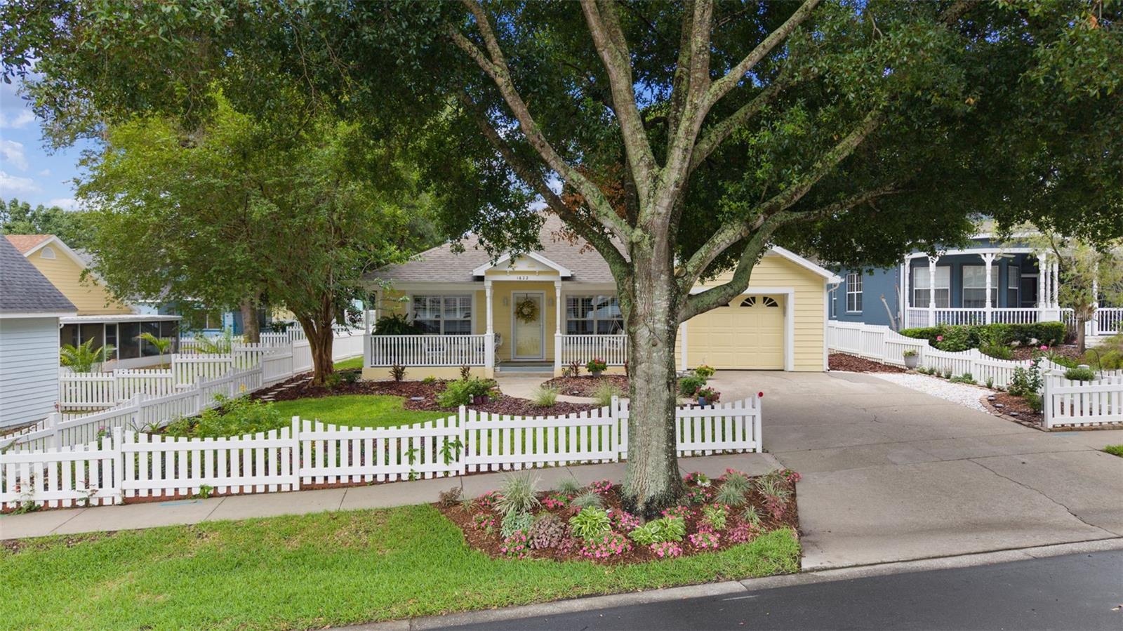 Photo of 1622 LAUREL WAY TAVARES FL 32778