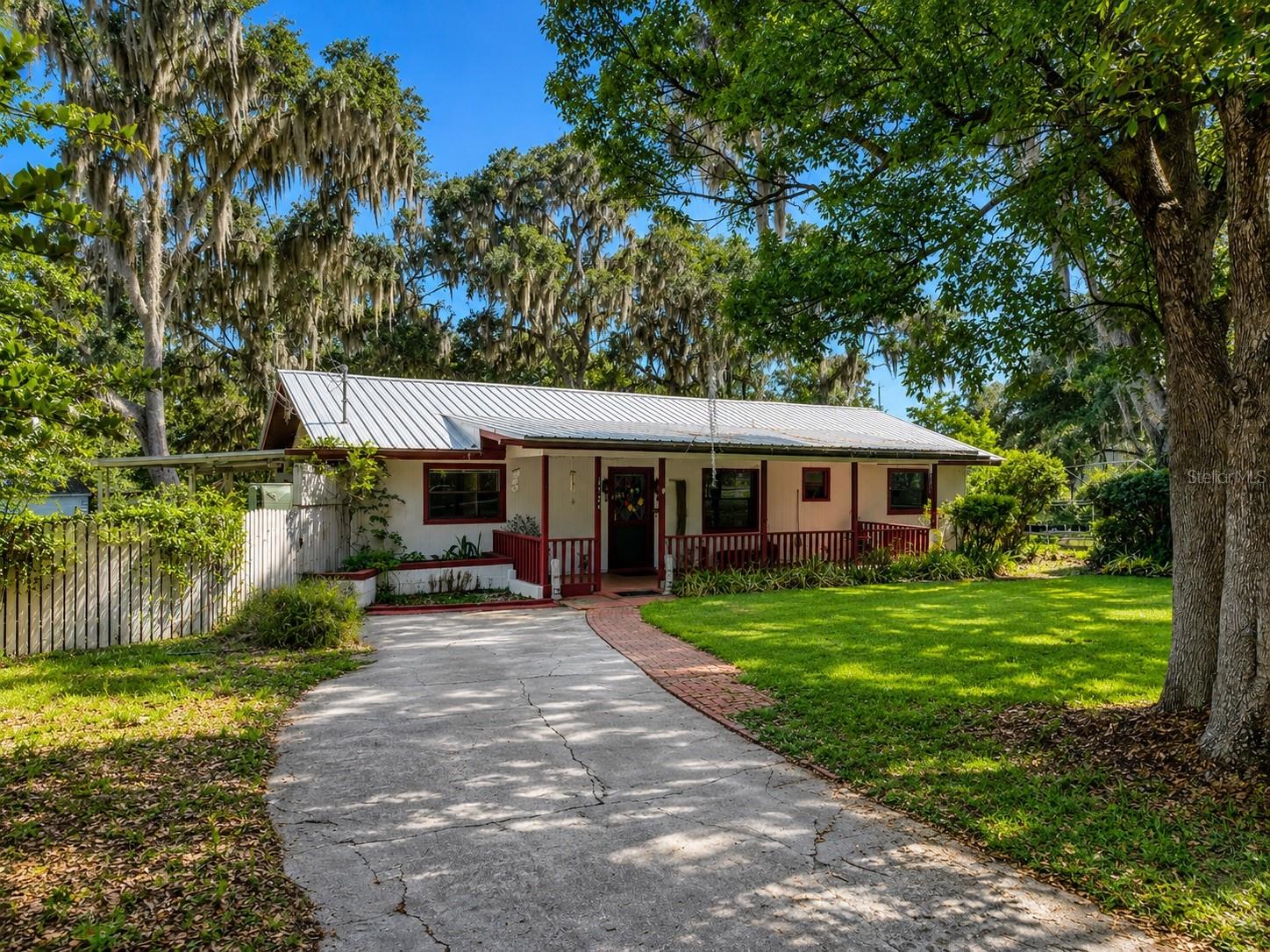 Photo of 1724 SE 164TH CIRCLE OCKLAWAHA FL 32179